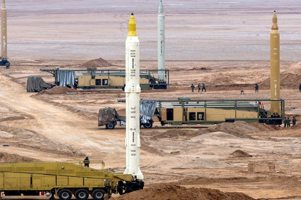 ناشط إصلاحي إيراني: تم اختراق دفاعاتنا الجوية بأكملها.. نحن نعيش في وهم أرنب غبي