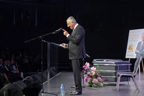 ولي عهد إيران السابق: الشعب الإيراني بصدد تقرير مصيره