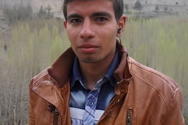 سجين سياسي إيراني: سياسات النظام سبب الوضع الراهن والشعب يريد الحرية والعدالة