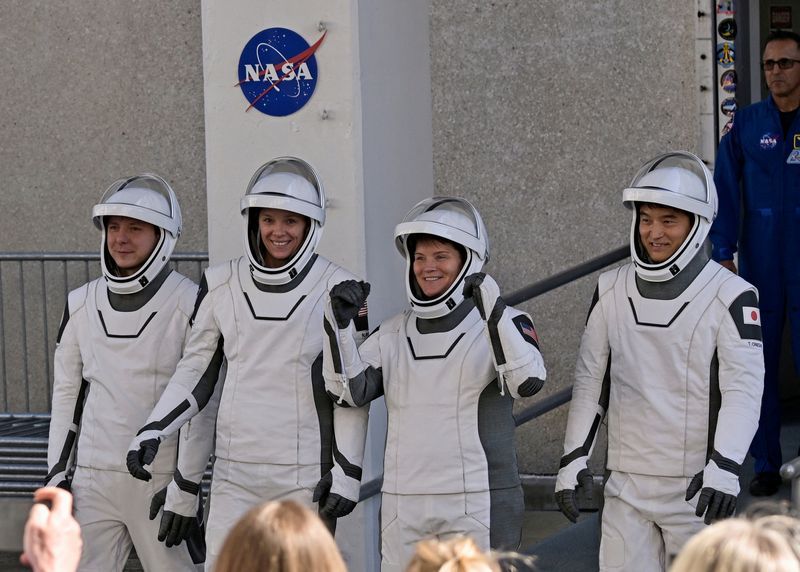 پرتاب اسپیس‌ایکس برای بازگرداندن فضانوردان در آخرین لحظه لغو شد