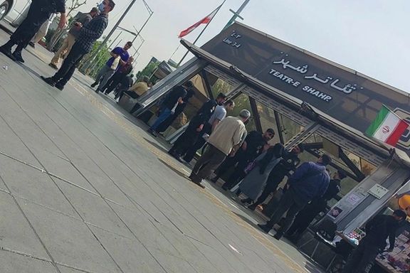 مستخدما العنف والقمع والاعتقال.. النظام الإيراني يصعد ضد النساء الرافضات للحجاب الإجباري