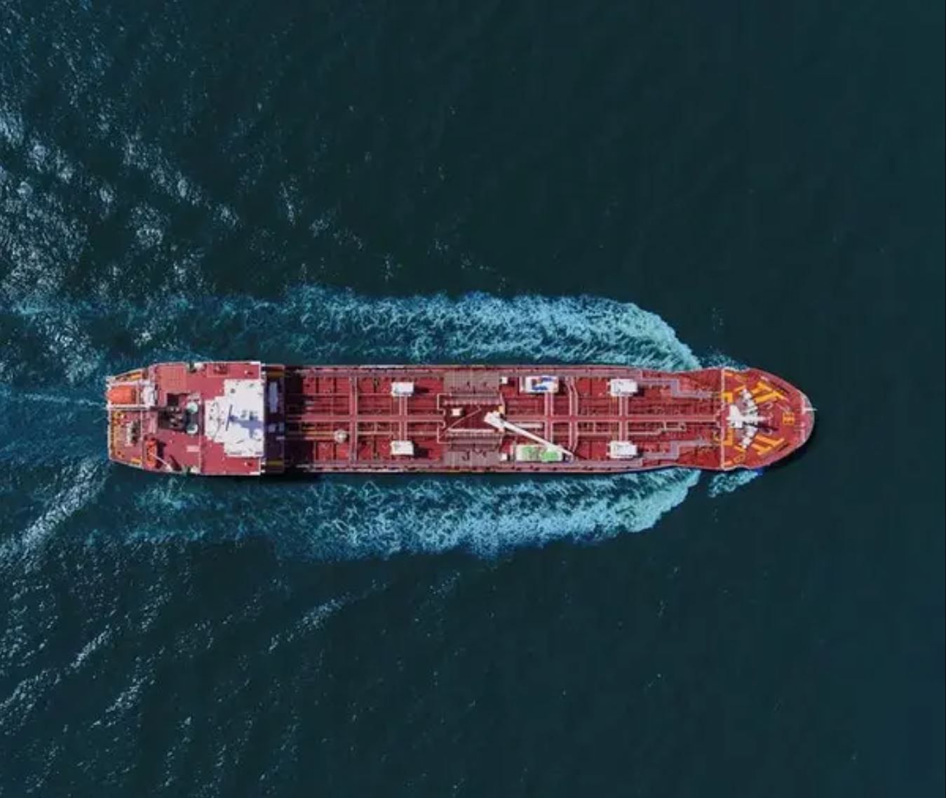 بلومبرگ: دولت بایدن احتمالا بدون توافق هسته‌ای به ایران اجازه افزایش فروش نفت می‌دهد