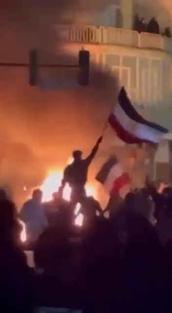 گروگان پیشین سفارت آمریکا در ایران: آمریکا باید به طور کامل از خیزش ایرانیان حمایت کند