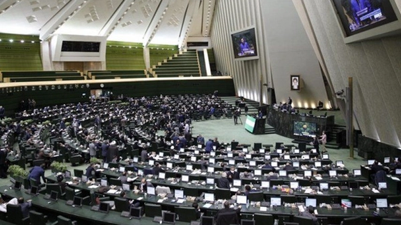 اشتداد الصراع على النفوذ داخل البرلمان الإيراني.. والمتطرفون يتوعدون النواب الحاليين