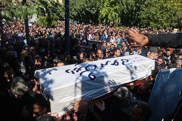 Anti-Regime Slogans Chanted At Funeral Of Murdered Iranian Filmmaker