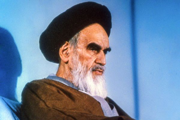 رییس موسسه نشر «آثار امام»: همین الان هم خیلیها عاشق خمینی هستند