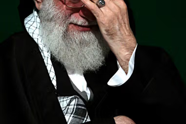 بعد 3 أسابيع من الاختباء.. لم يصدر خامنئي حتى الآن رسالة تعزية علنية في مقتل المسؤولين