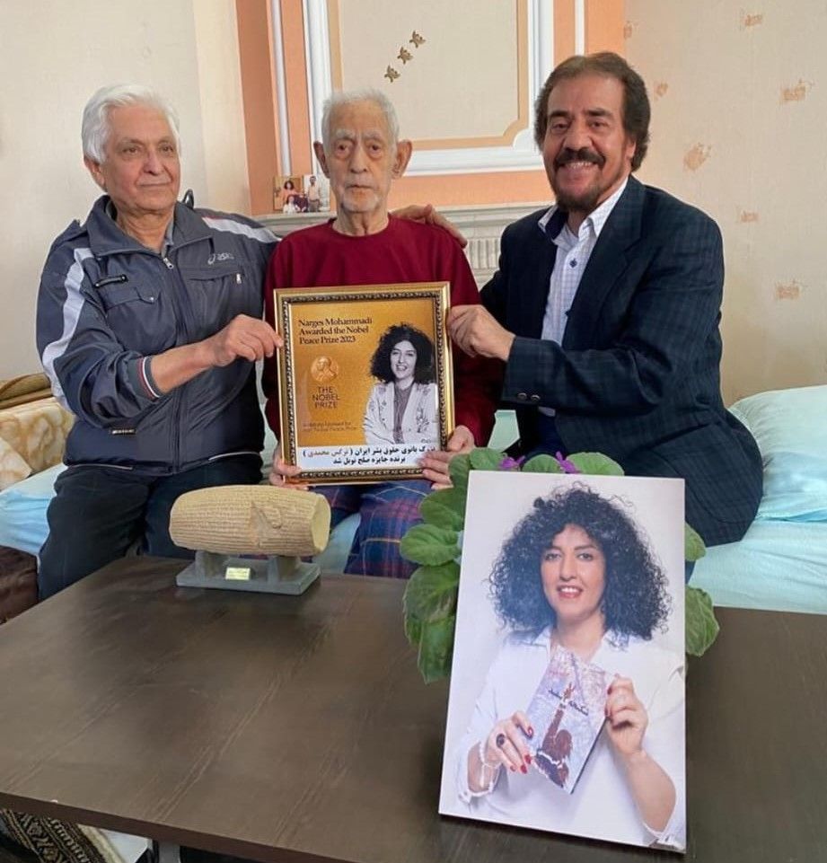 ممانعت نهادهای امنیتی از اعطای مرخصی به نرگس محمدی برای شرکت در خاک‌سپاری پدرش