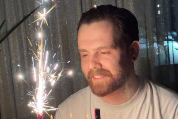 ههنگاو: به خانواده عرفان سلطانی گفتند اجرای اعدام به تعویق افتاده است