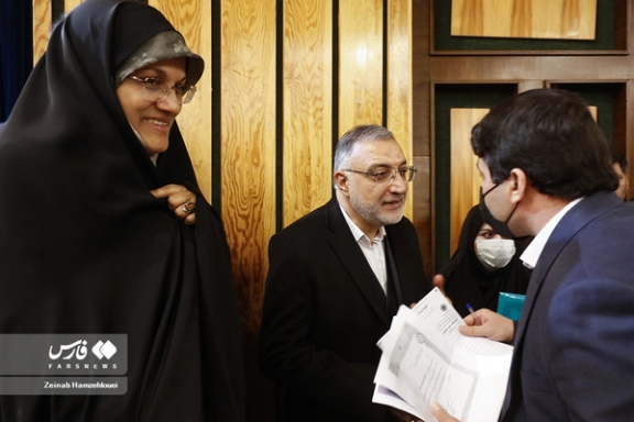 Lawmaker Zohreh Elahian (left) and Tehran Mayor Alireza Zakani (center)