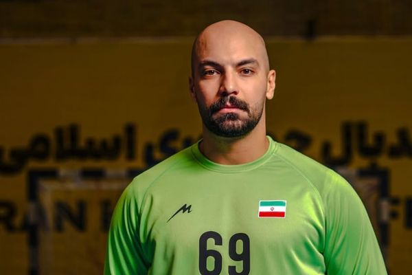 امیدرضا سرپوشی، در اعتراض به جنایت جمهوری اسلامی، از تیم ملی هندبال کنارهگیری کرد