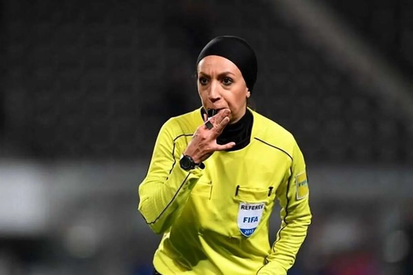 Female Iranian referee leaves country due to security pressures