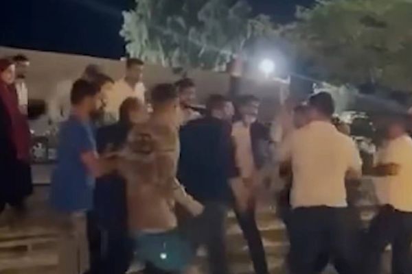 ماموران لباسشخصی در قم با کشیدن اسلحه به چند زن بهدلیل قلیان کشیدن حمله کردند