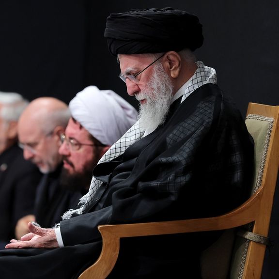 روزنامه وابسته به سپاه: حضور خامنهای در عزاداری دفترش سند پیروزی در جنگ است