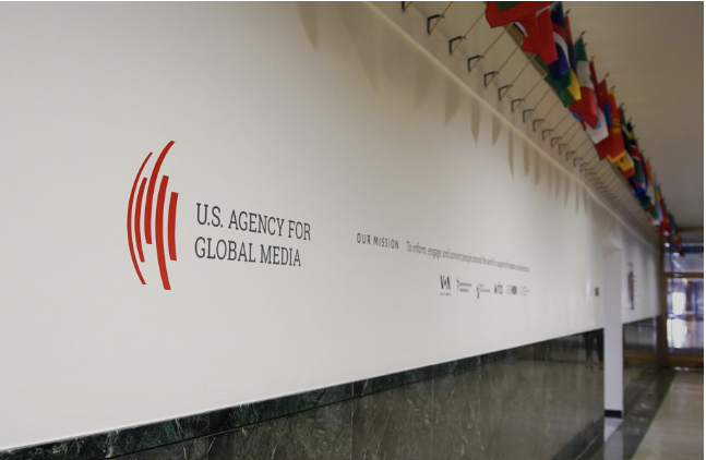 یک قاضی فدرال حکم داد پخش برنامه‌های رسانه‌های خبری دولتی باید از سر گرفته شود