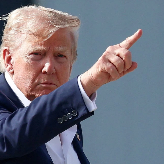 ترامپ: ایران کشوری بزرگ بود تا وقتی که این هیولاها آمدند و آن را تصرف کردند