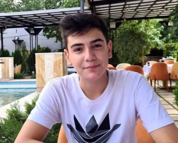 توییت مشترک خانوادههای دادخواه:همه ایرانیان ۲۷ خرداد برای ابوالفضل آدینهزاده تولد بگیرند