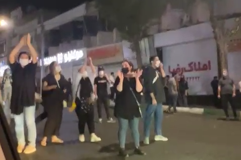 طنین صدای معترضان در شامگاه جمعه از سقز تا آبادان