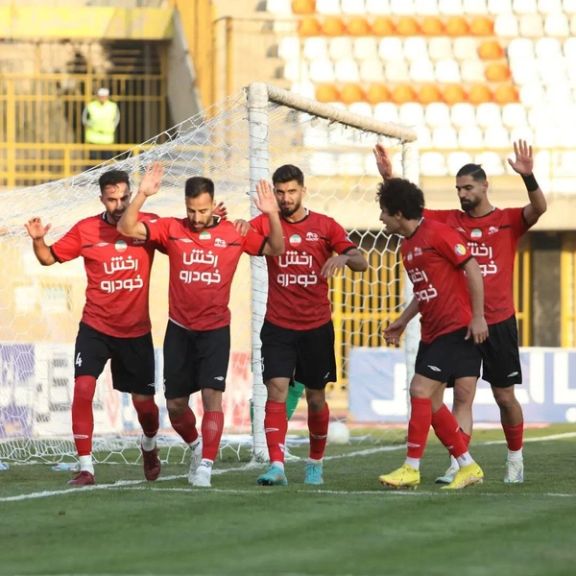 همراهی با خیزش انقلابی مردم؛ تراکتوریها گل زدند و شادی نکردند