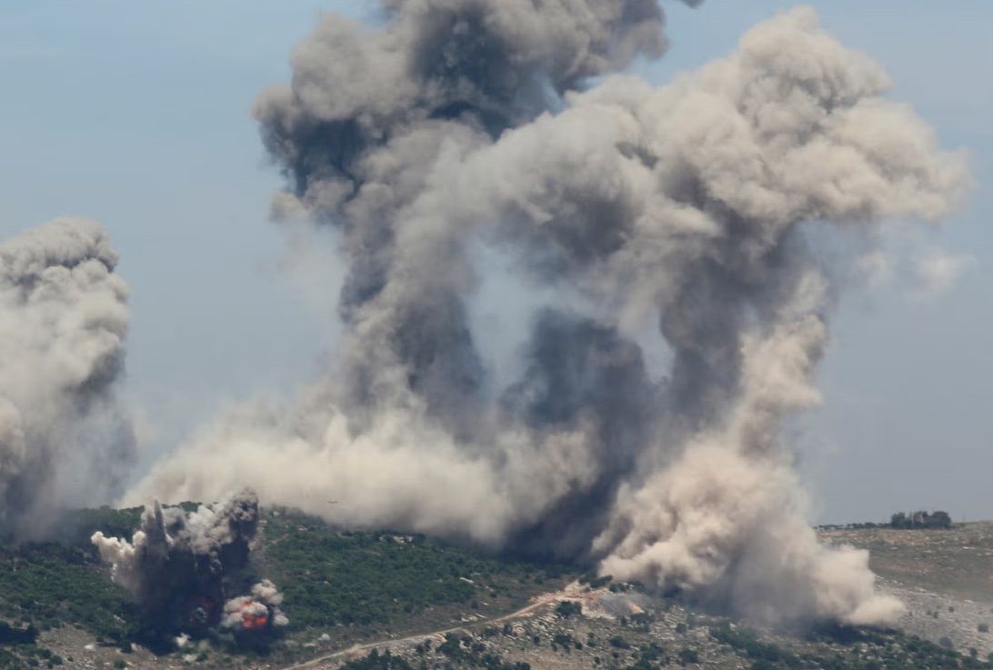 اسرائیل از نابودی یک پایگاه زیرزمینی حزب‌الله در حملات هوایی به لبنان خبر داد