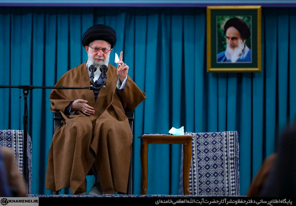 علی خامنه‌ای: آمارهای اقتصاد کلان کشور خرسند‌کننده نیست