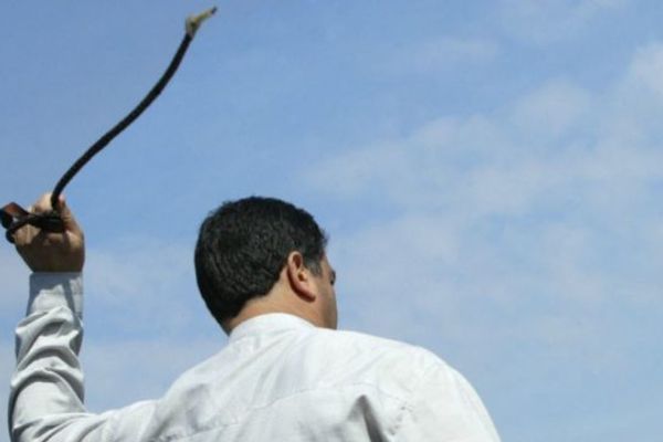 مواطنة إيرانية: اعتقال ابنتي والحكم عليها بـ 80 جلدة لاتهامها بتناول "الكحول"