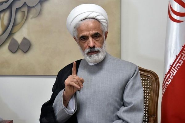 معاون حقوقی پزشکیان: از نظر ما گواهینامه موتور برای زنان خلاف قانون نیست