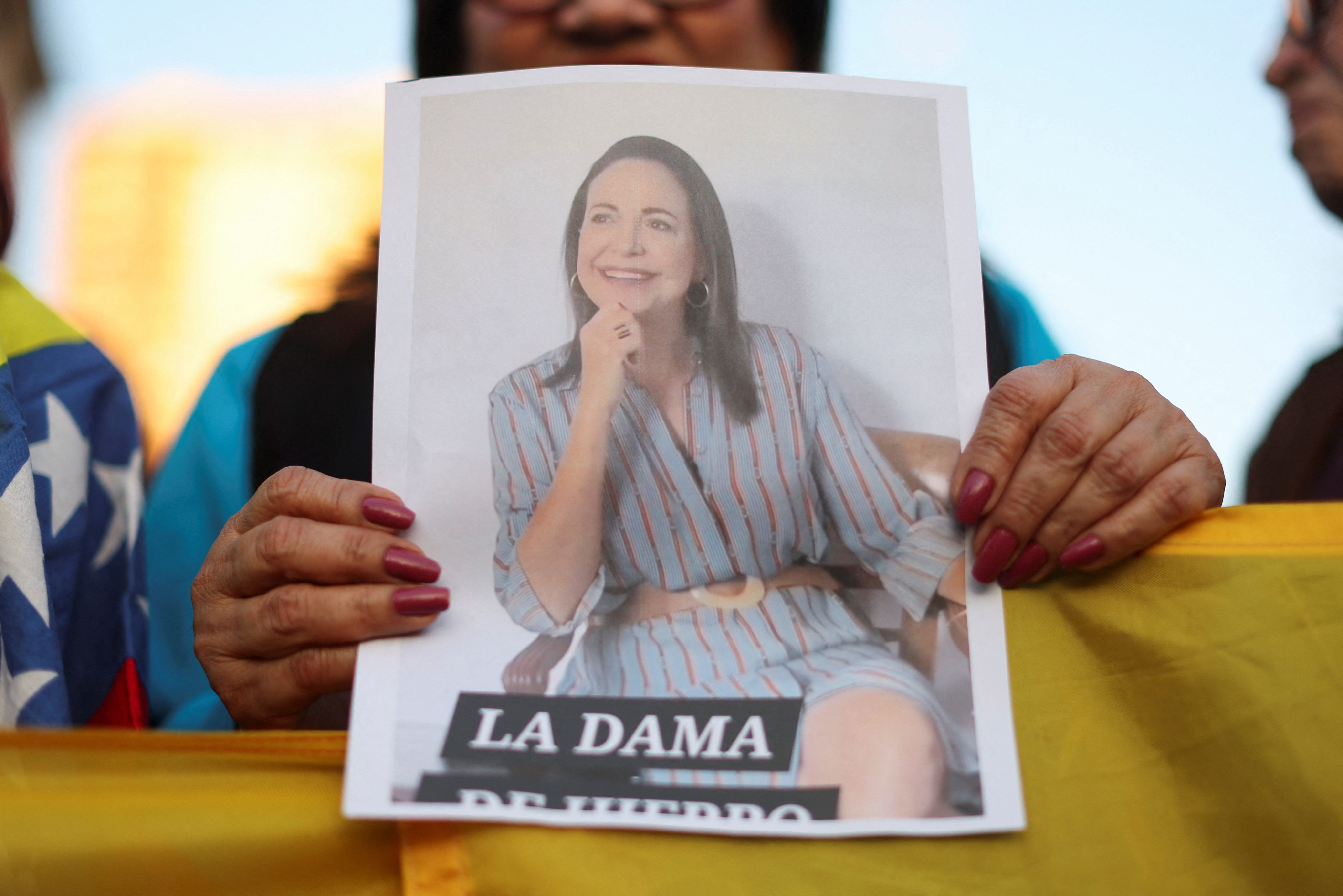 انتقاد مقام‌ها و رسانه‌های جمهوری اسلامی از اعطای نوبل صلح به رهبر مخالفان ونزوئلا