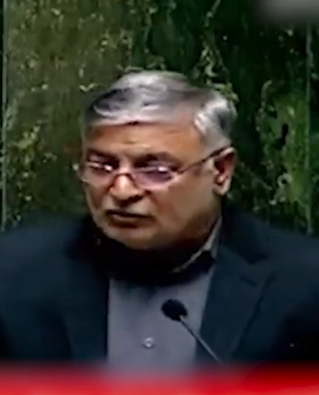 برلماني إيراني يهاجم الحكومة: اللحوم اختفت والدجاج طار والخبز صار كالحجارة