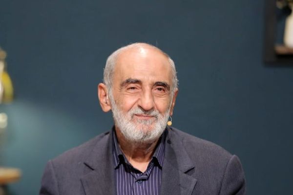 حسین شریعتمداری: تنگه هرمز باید تا زمان کشتن ترامپ، به روی شناورهای آمریکایی بسته بماند