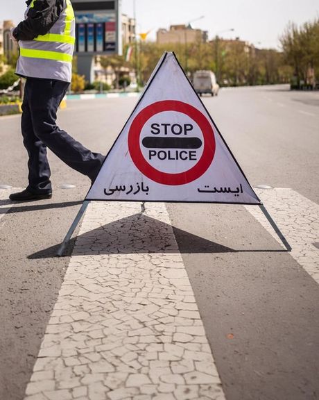 پلیس خراسان رضوی: راننده یک وانت در ایست بازرسی مامور پلیس را آتش زد