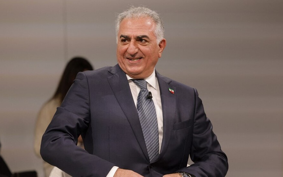 ولي عهد إيران السابق: النظام على وشك الانهيار.. بعض عناصر النظام يتحدثون معنا عن الفرار