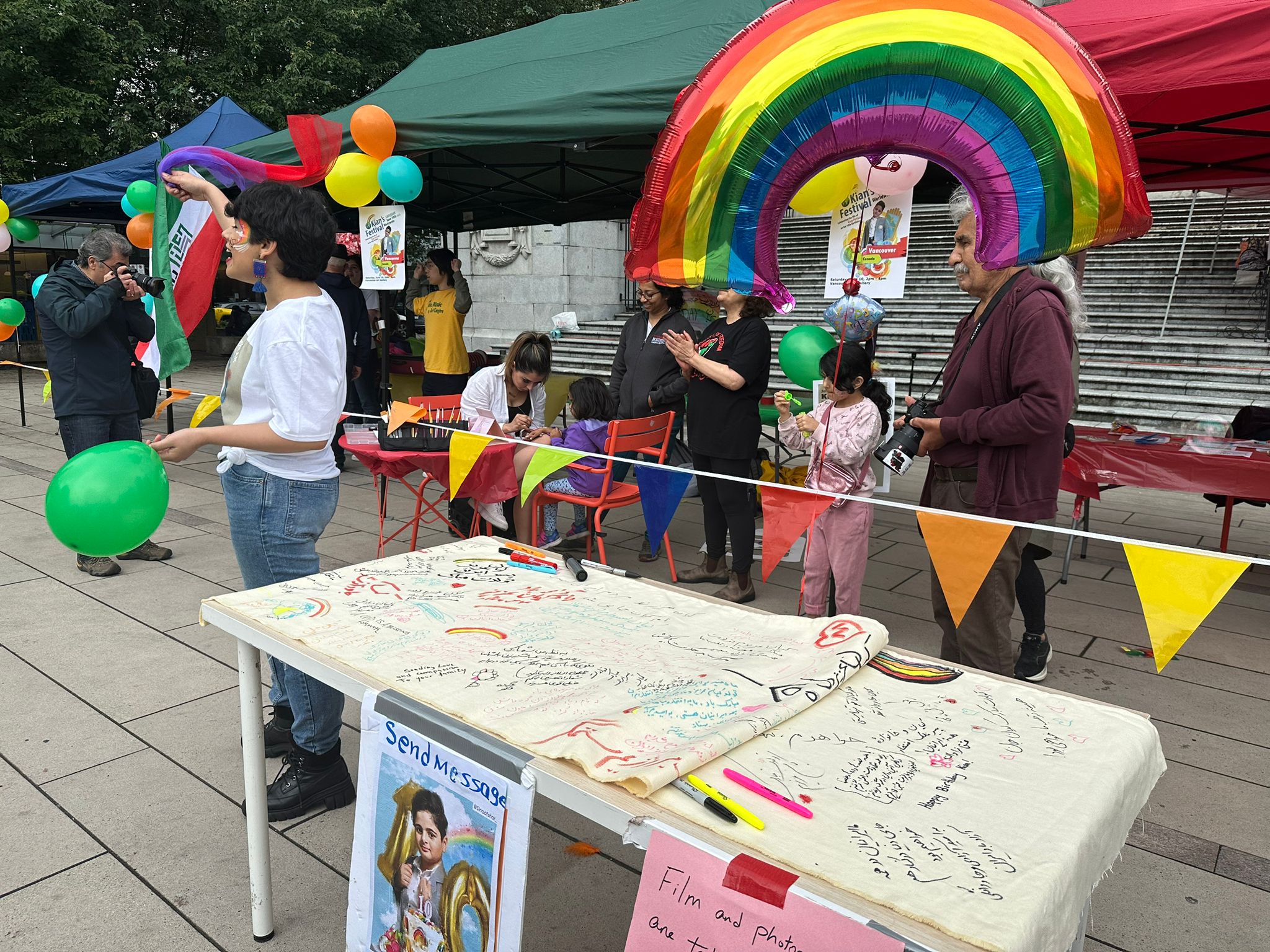 سالروز تولد کیان پیرفلک؛ ایرانیان در شهرها و کشورهای مختلف سالگرد تولد او را گرامی داشتند