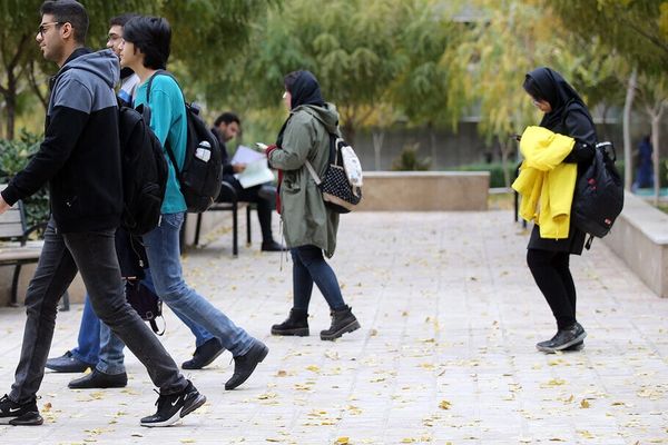 روزنامه شرق: جوانان ایرانی طبقه متوسط بهدلیل دغدغههای اقتصادی دچار اضطراب مزمن هستند