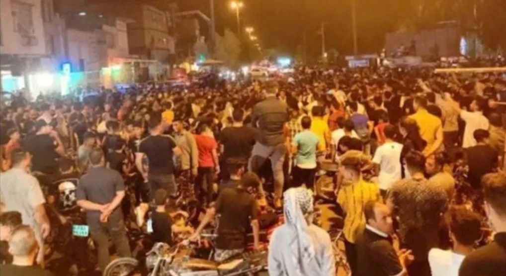 Iran Should Come To Terms With US Or Expect Economic Disaster, Influencials Warn