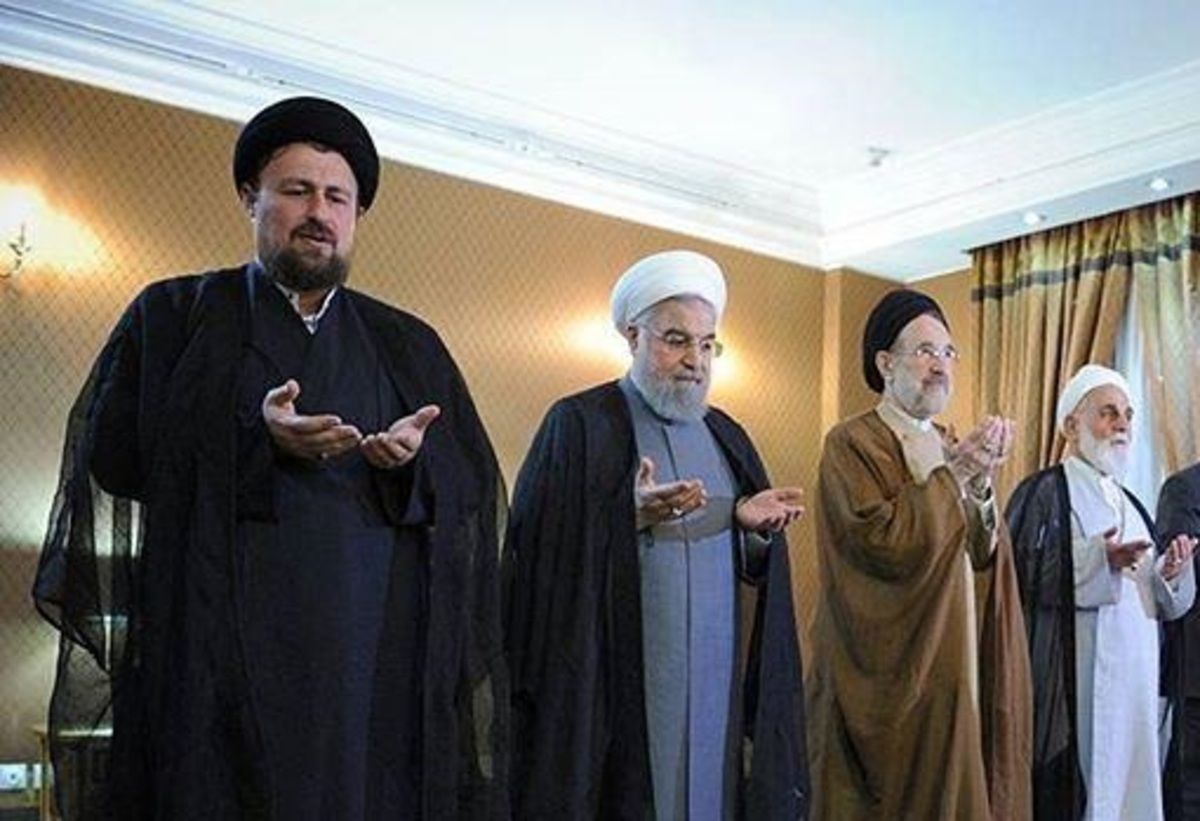 The meeting of four political figures in Iran, with two former president sin center.