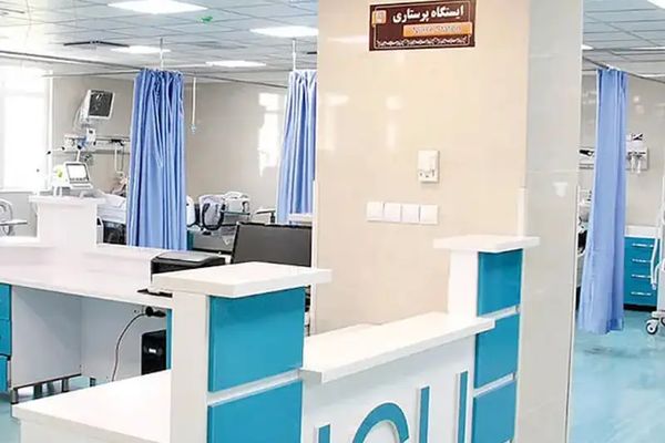ممرضون إيرانيون يتظاهرون احتجاجا على سوء أحوالهم المعيشية وتراجع رواتبهم