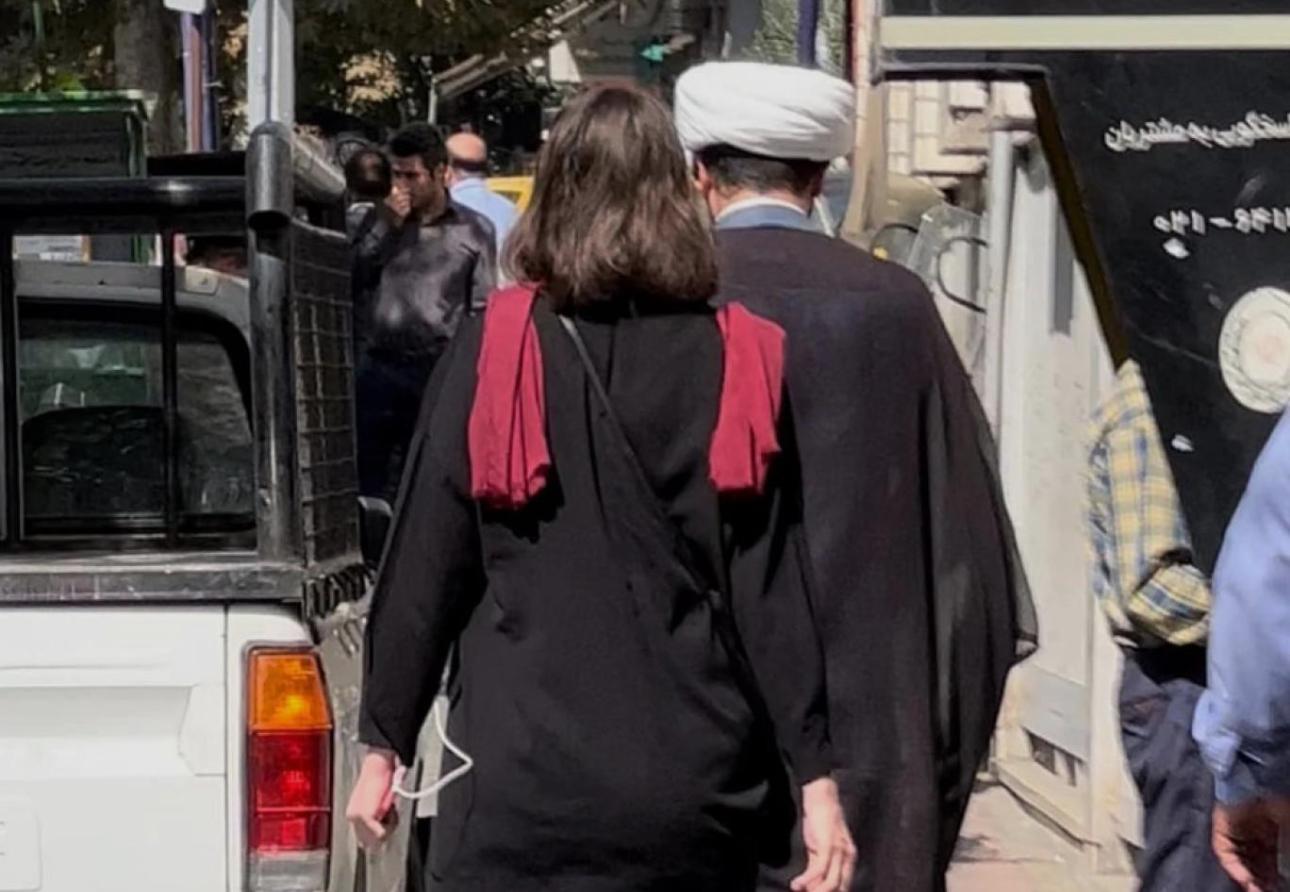 هجوم بسكين على رجل دين في طهران وإصابته بجروح خطيرة