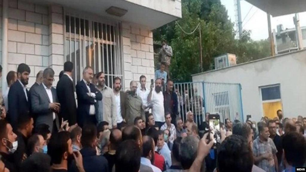 Mayor of Tehran meeting striking bus drivers on Monday