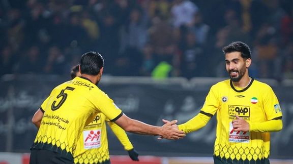 سپاهان ۵-۰ هوادار؛ طلاییپوشان اصفهان، صدرنشین لیگ برتر فوتبال ایران