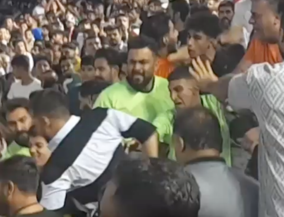 شرق درباره ماجرای «بی‌شرف، بی‌شرف»؛ لیدرهای تیم‌ملی مردم را بخاطر تشویق علی دایی کتک زدند