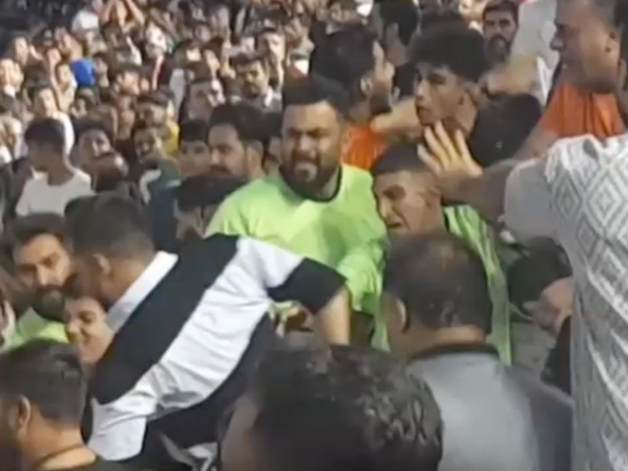 شرق درباره ماجرای «بیشرف، بیشرف»؛ لیدرهای تیمملی مردم را بخاطر تشویق علی دایی کتک زدند