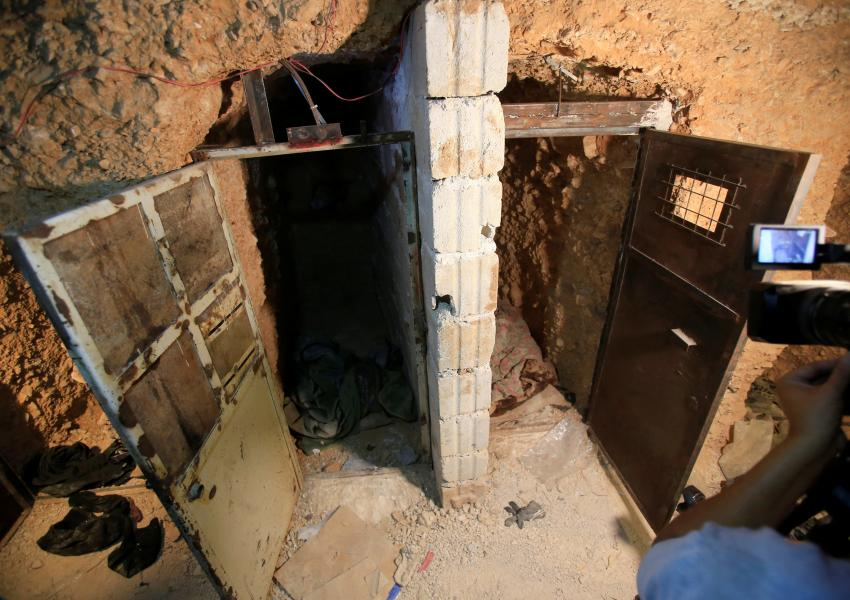 تعدادی از سلول‌هایی که مخالفان اسد در آن نگهداری می‌شدند