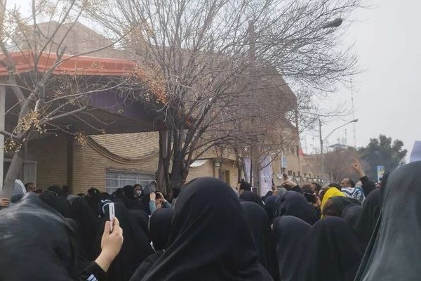 Hundreds Protest In Iran Over Mysterious School Poisonings