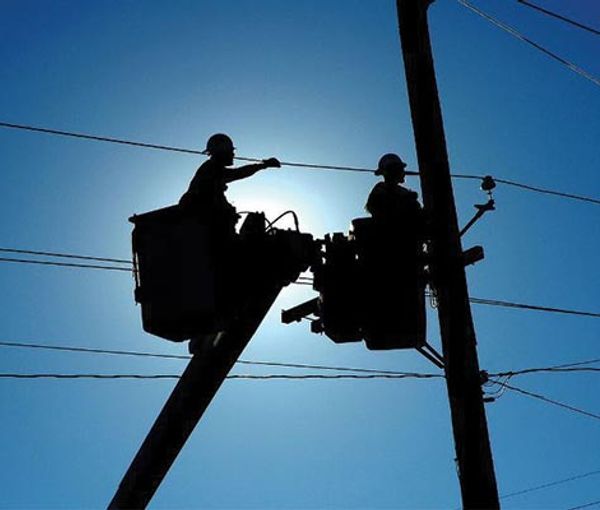 بعد عجز النظام عن حل أزمة الطاقة المتفاقمة.. تعطيل العمل بعدة محافظات في إيران