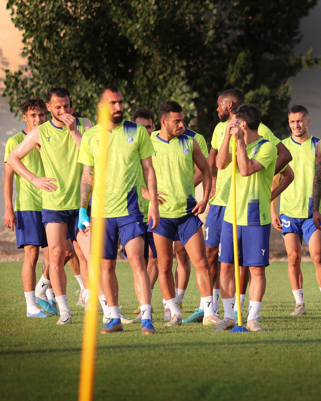 استوری مشترک بازیکنان استقلال: نه دستمزد گرفته‌ایم، نه بازیکن داریم، تعهدتان چی شد؟