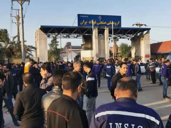 Steel workers protesting on December 24, 2023