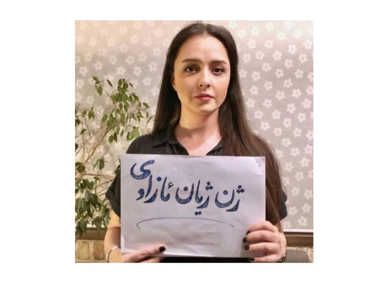 هیچ نهادی مسئولیت محرومیت از پرواز ترانه علیدوستی را بر عهده نمی‌گیرد