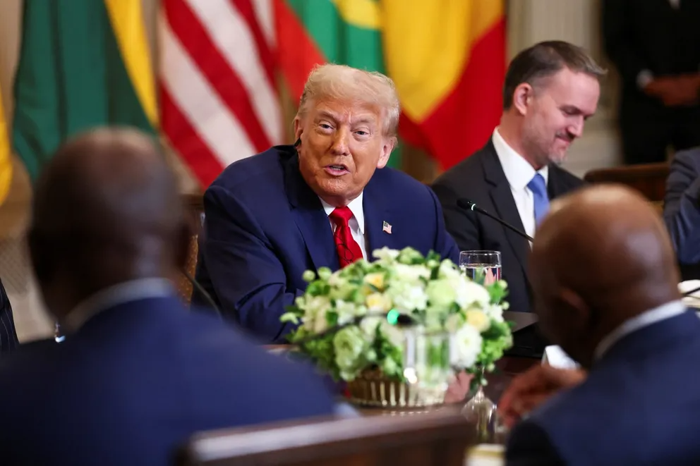 ترامب ردا على تهديد لاريجاني: لا أحب حمامات الشمس وآخر مرة فعلتها كنت في السابعة من عمري