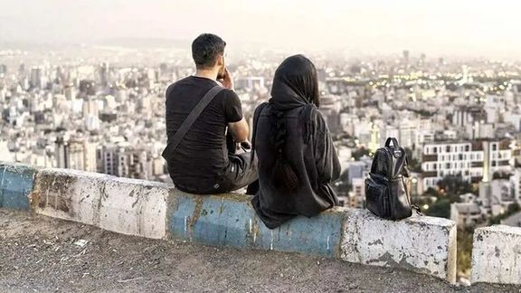 صحيفة "شرق": شباب الطبقة الوسطى في إيران على حافة الفقر